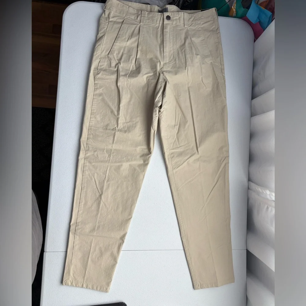 Men's Beige VRST Athletic Tapered Pant‎